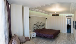 В Барнауле продают 7-комнатную квартиру с сауной и выходом на крышу