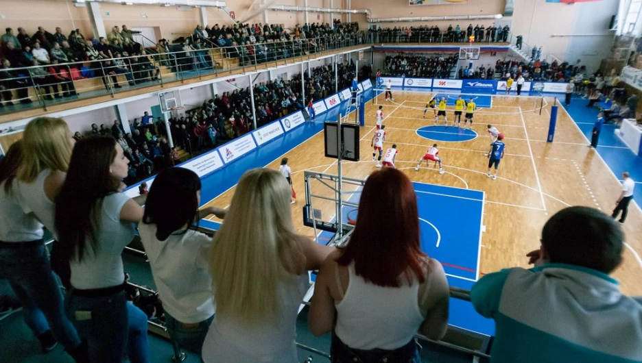 Болельщики волейбольного клуба "Университет" 