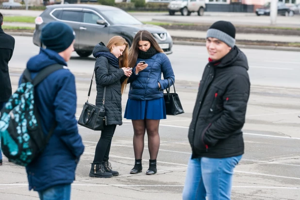 Флешмоб барнаульских студентов в честь дня рождения Владимира Путина.