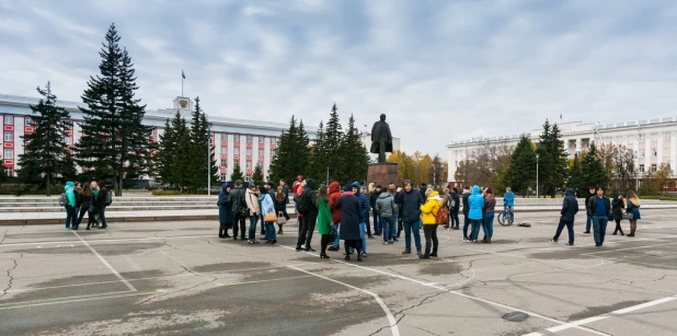 Флешмоб барнаульских студентов в честь дня рождения Владимира Путина.