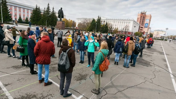 Флешмоб барнаульских студентов в честь дня рождения Владимира Путина.