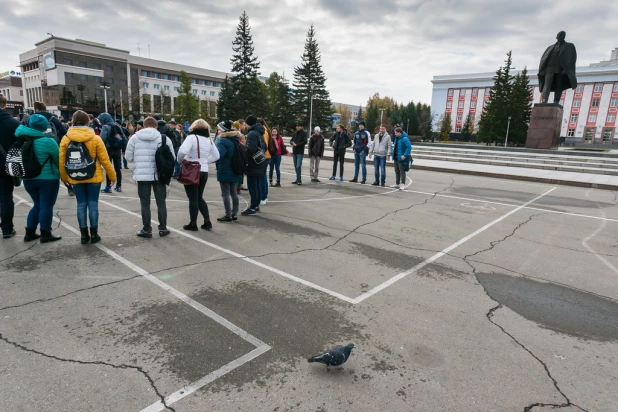 Флешмоб барнаульских студентов в честь дня рождения Владимира Путина.