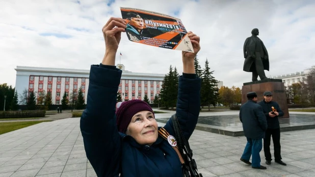 Флешмоб барнаульских студентов в честь дня рождения Владимира Путина.