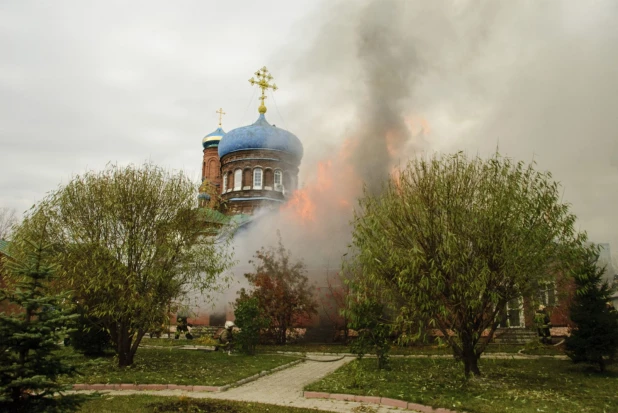 Пожар на территории Покровского собора.