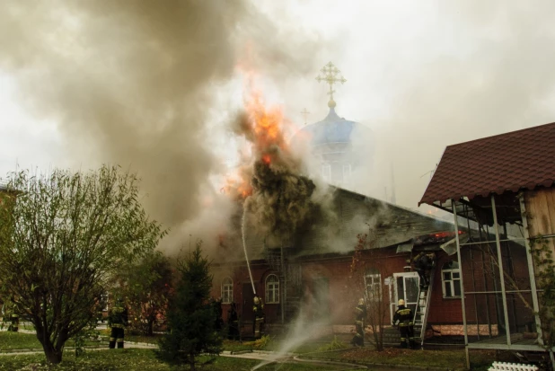 Пожар на территории Покровского собора.