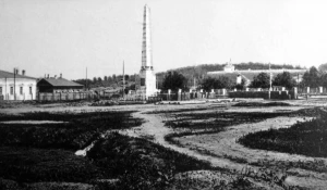 Демидовская площадь с обелиском в честь 100-летия горного дела  на Алтае