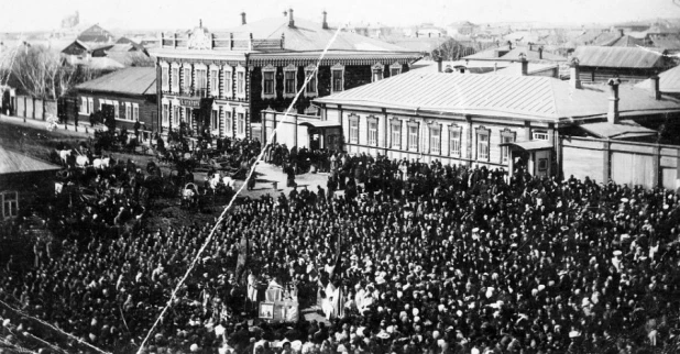 Молебствие  на Соборной площади перед отправкой мобилизованных на фронт, 1914г.