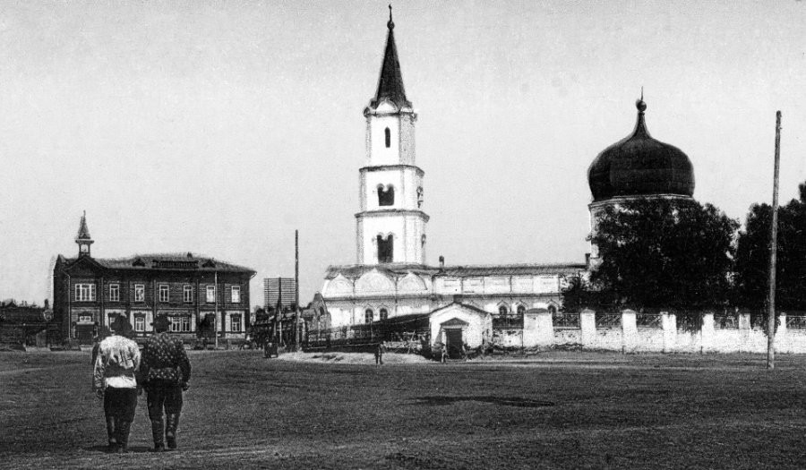 Петропавловский собор (1774 - 1935гг.) на Соборной площади (с 1933г. - пл.Свободы)