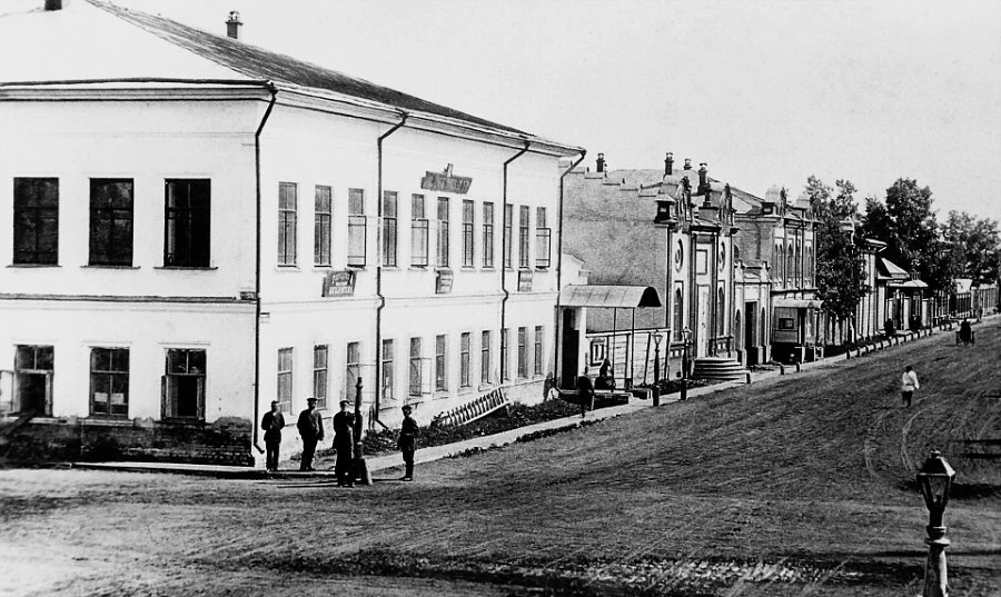 Городская управа, в 1915г. здание будет перестроено (пр.Ленина, 4)