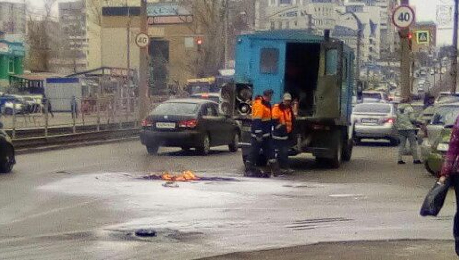 В Барнауле загорелась машина аварийной службы. 16 октября 2017 года.