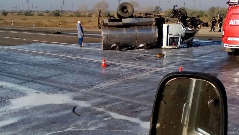 На трассе А-322 перевернулся молоковоз. 17 сентября 2017 года.