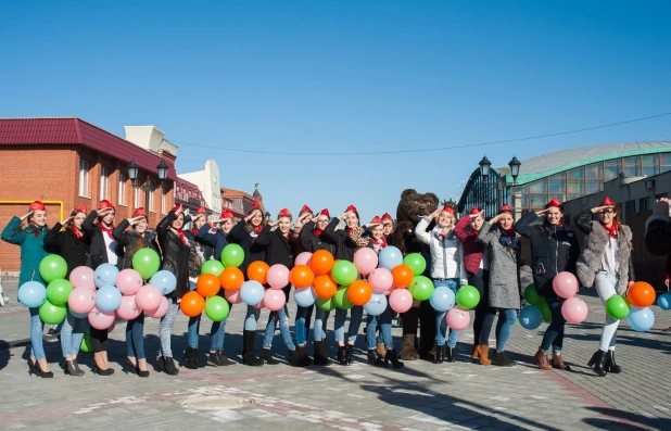 Флешмоб "Пионерский марш в кино".