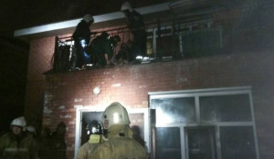 Девять человек госпитализировали после пожара в иркутском доме престарелых.