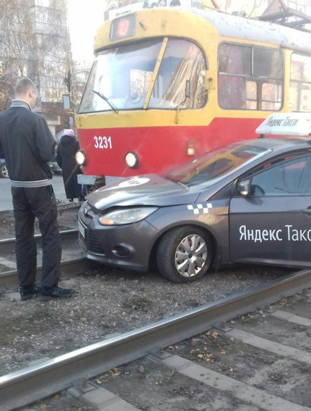 Авария с такси в Барнауле.