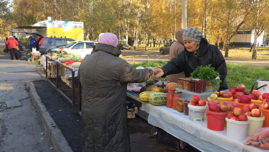 Торговля на улицах Барнаула.