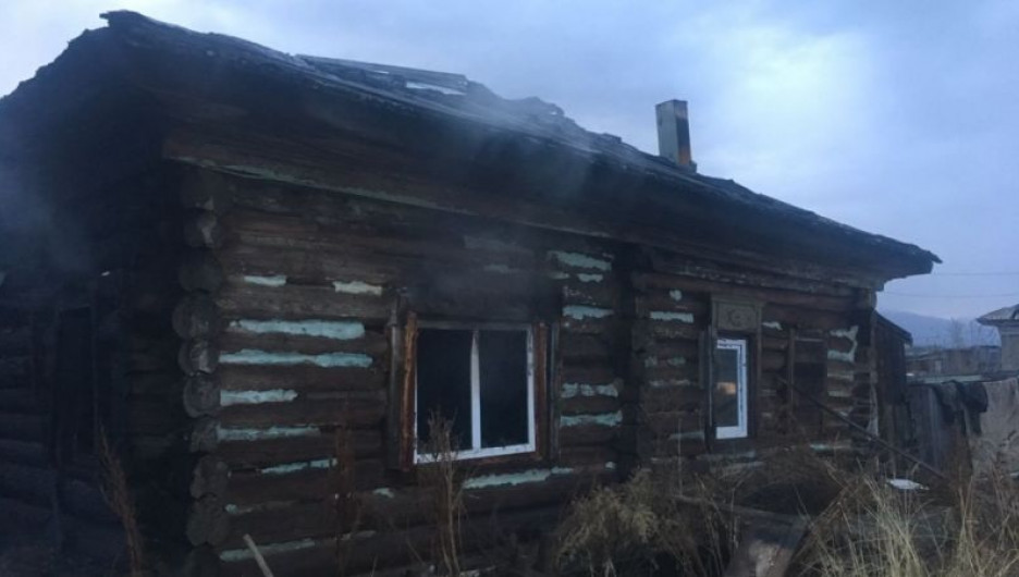 В Усть-Коксе пострадал от пожара дом школьника-героя Сергея Рехтина.