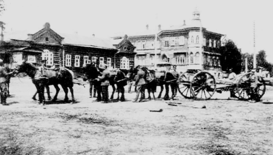 На пересечении Конюшенного проспекта ( с 1921г. - пер.Красноармейский) и ул.Томской (с 1921г. - ул.Короленко) у дома В.К.Штильке