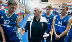 Заслуженный тренер по баскетболу Евгений Гомельский провел в Барнауле мастер-класс 