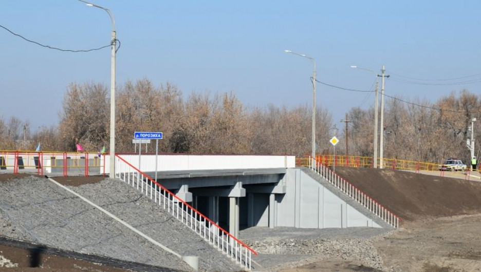 Мост через реку Порозиха.