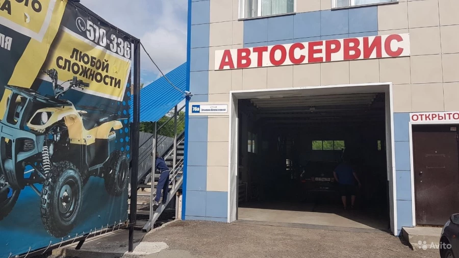 Здание центра отдыха с автосервисом. Здание центра отдыха с автосервисом.