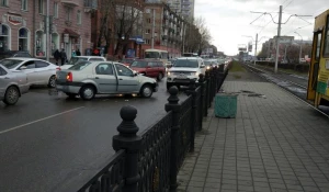 ДТП на площади Октября. Барнаул, 22 октября 2017 года.