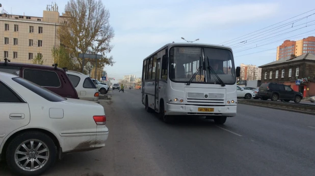 Загроможденный строящийся тротуар у ЖК Plaza.