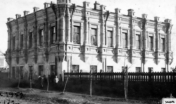 Бывшее здание церковно-приходской школы Одигитриевской церкви (ул.Л ...