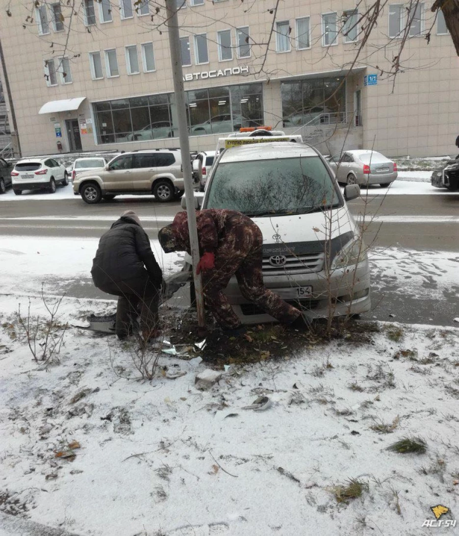 День жестянщика. Из-за выпавшего снега в Новосибирске произошло множество  удивительных аварий