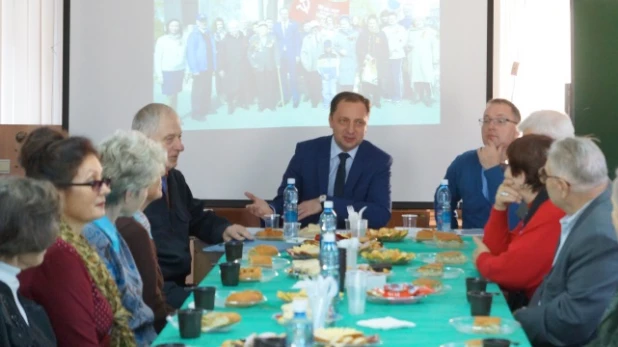 В "Алтайэнерго" завершается месячник пожилого человека.