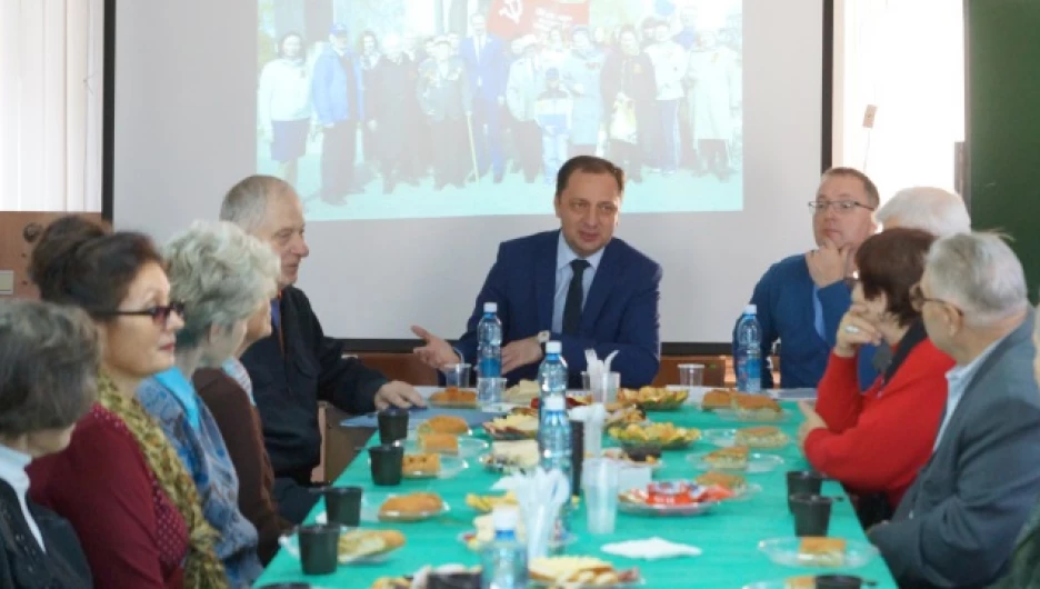 В "Алтайэнерго" завершается месячник пожилого человека.