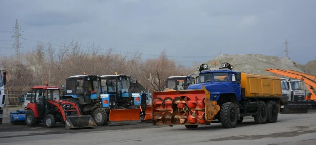 Сергей Дугин проинспектировал готовность коммунальщикам к работам по уборке снега. 26 октября 2017 года.