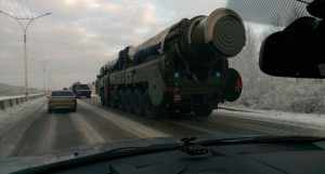Пробка на выезде из Барнаула, военные перекрыли трассу.