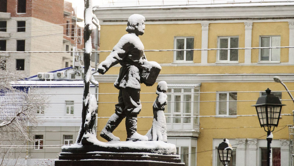 Снег украсил улицы Барнаула. 30 октября 2017 года.
