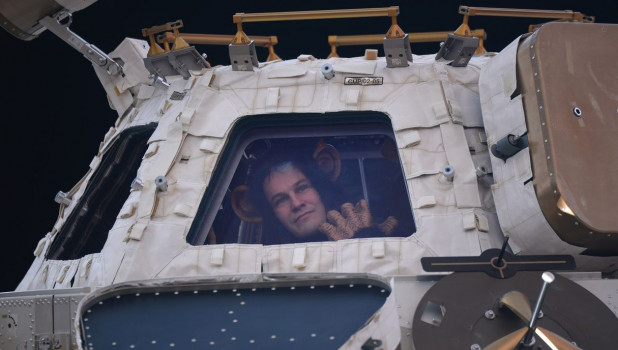 Космонавты на МКС отмечают "Хэллолуин".