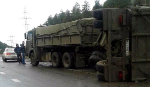 Под Бийском опрокинулся полуприцеп. 1 ноября 2017 года.