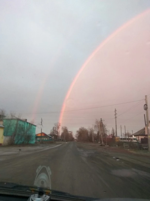 Над Бийском появилась ноябрьская радуга. 1 ноября 2017 года.