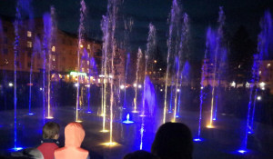 В Рубцовске запустили светомузыкальный фонтан.