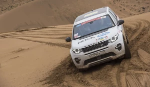 Внедорожник Land Rover.