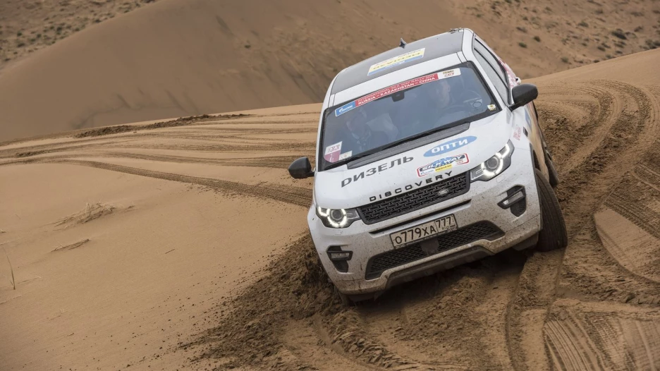 Внедорожник Land Rover.