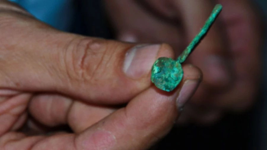 Археологи раскопали самый древний могильник в Алтайском крае.