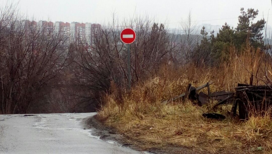 Новый дорожный знак на переулке Канатном в Барнауле.