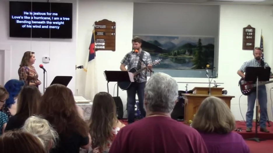 Служба в баптистской церкви Сазерленд-Спрингс, Техас.