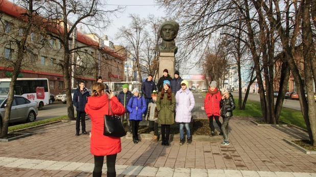 Памятник Ефиму Мамонтову в Барнауле.