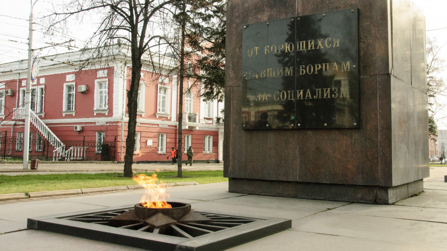Мемориальный комплекс на проспекте Ленина в Барнауле.