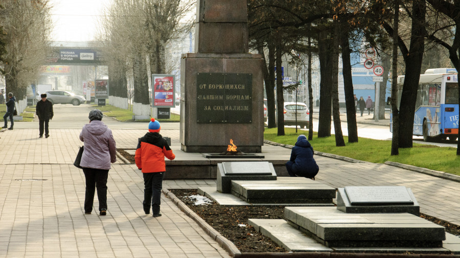 Мемориальный комплекс на проспекте Ленина в Барнауле.