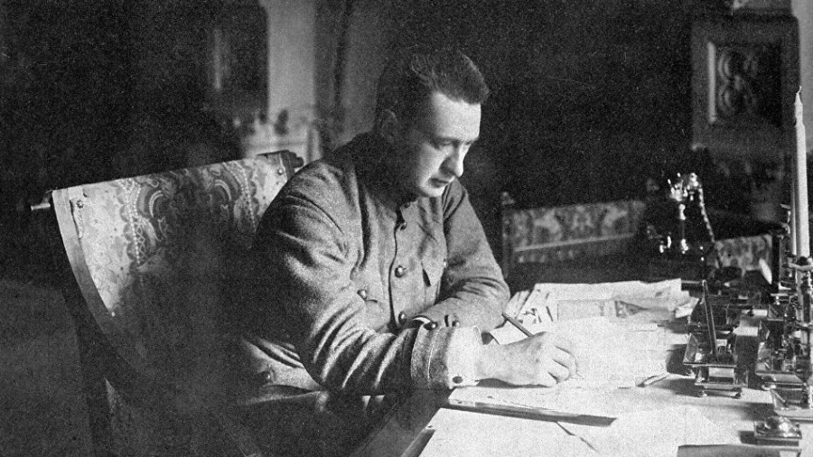 Александр Керенский к лету 1917 года стал министром-председателем Временного правительства.