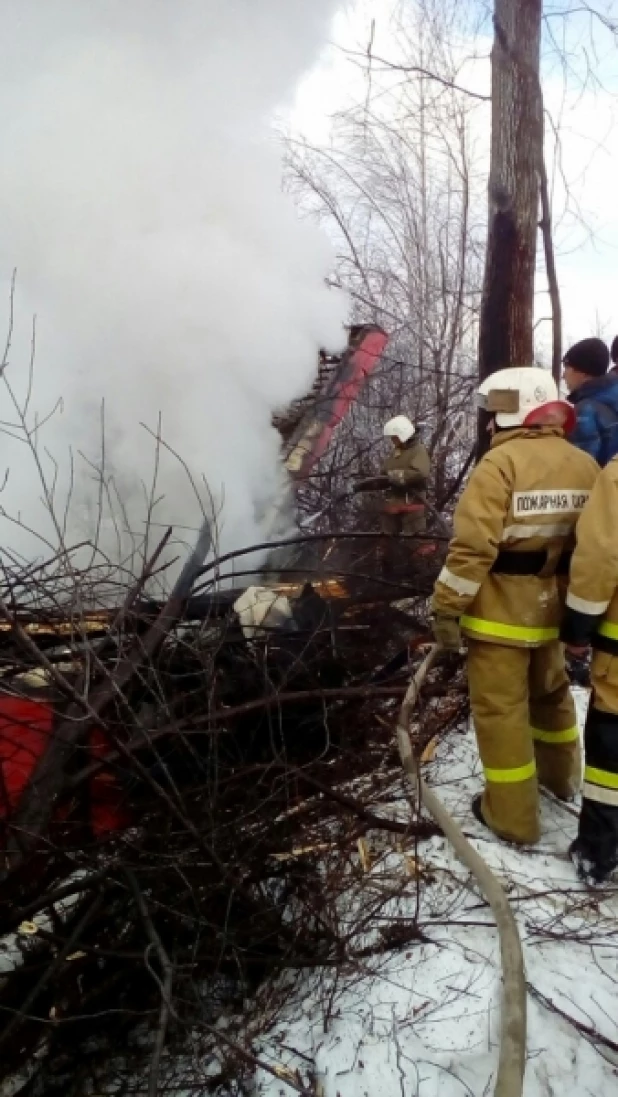 Пожарные тушат Ан-2 в Приамурье.