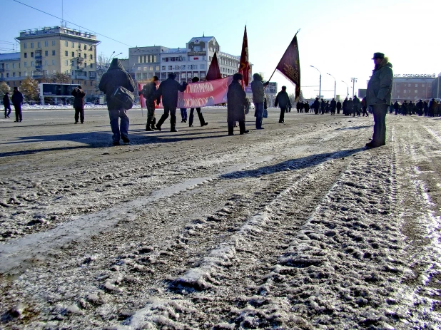 Демонстрация и митинг барнаульских коммунистов 7 ноября 2009 года.