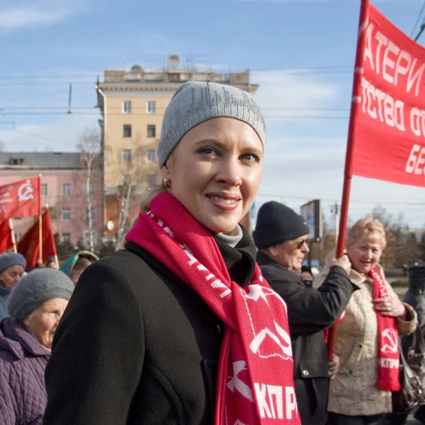 Демонстрация и митинг барнаульских коммунистов 7 ноября 2010 года.