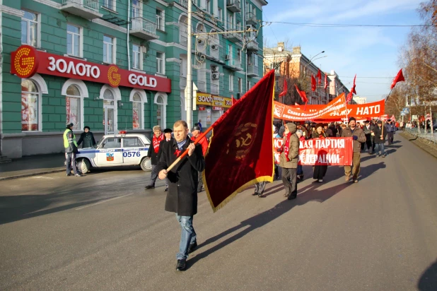 Демонстрация и митинг барнаульских коммунистов 7 ноября 2014 года.